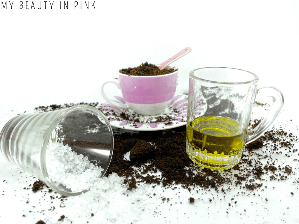 Ingredienti per scrub corpo fai-da-te: fondi di caffè, sale grosso, olio d'oliva
